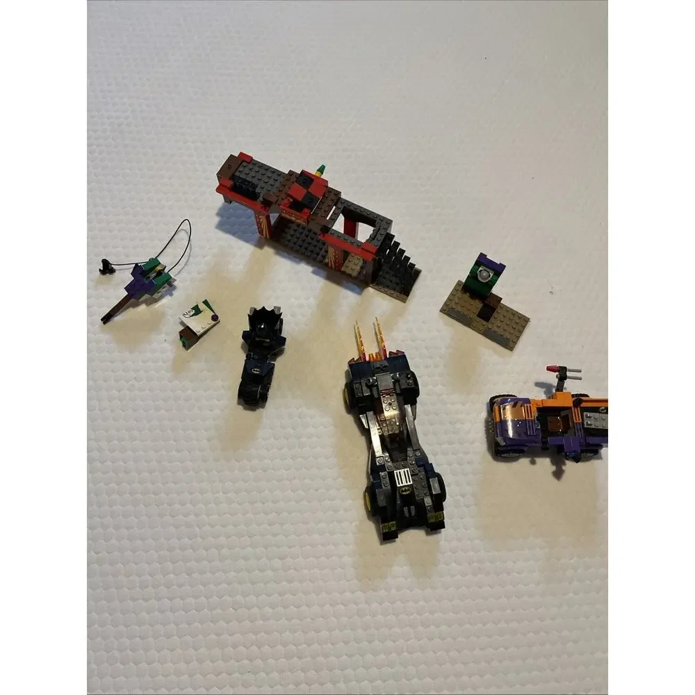 LEGO DC Super Heroes - Batmobile and the Two-Face Chase And Batman Incomplete